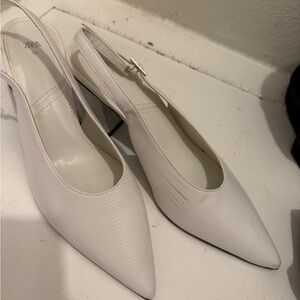 White Slingback Pointed Toe Heels from Zara. Size 40.